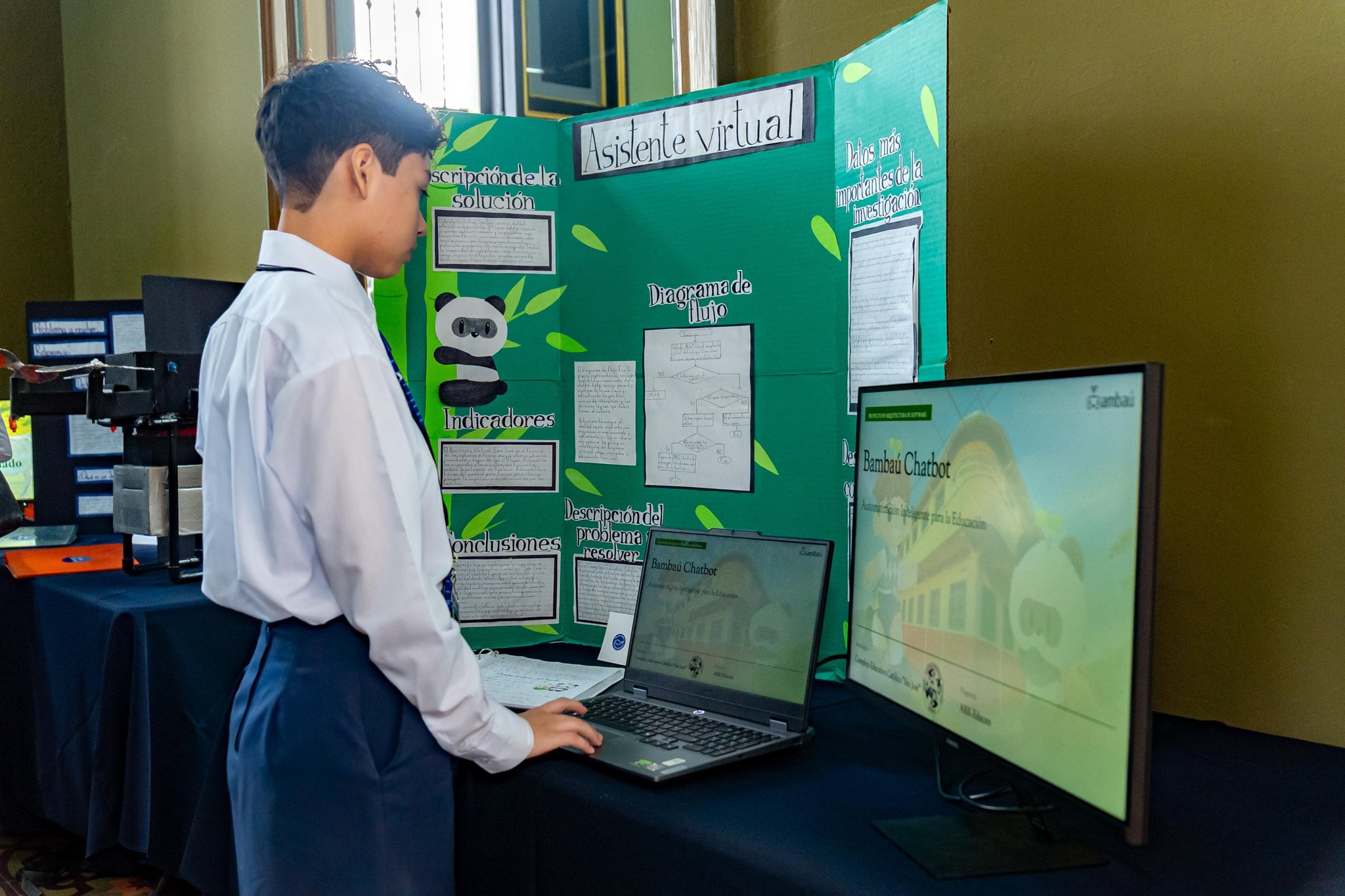 estudiantes-salvadorenos-presentan-innovadores-proyectos-de-ia-y-robotica-en-la-sovai-summit-2026